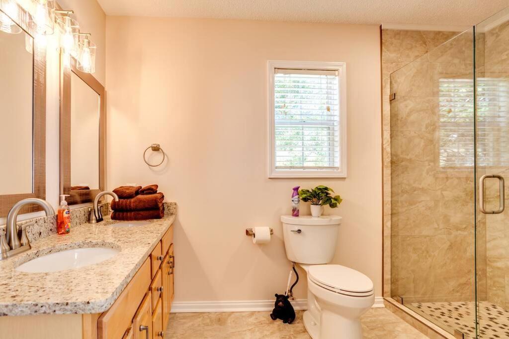 Bears Valley Inn - Great Location! - Peaceful, Children And Dog Friendly Retreat - Less Than 15 Min To All Attractions - Private Pool Club & Fishing Hole - Game Room With Tv Sevierville Buitenkant foto