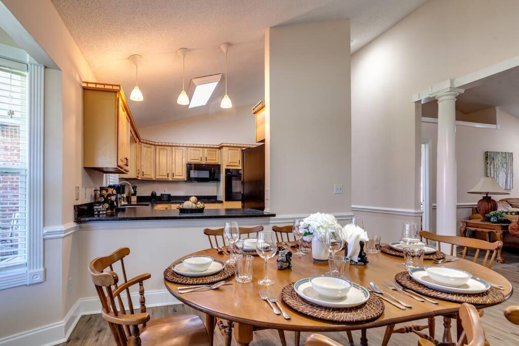 Bears Valley Inn - Great Location! - Peaceful, Children And Dog Friendly Retreat - Less Than 15 Min To All Attractions - Private Pool Club & Fishing Hole - Game Room With Tv Sevierville Buitenkant foto