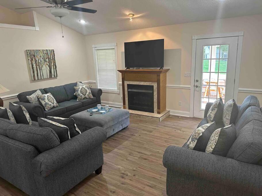 Bears Valley Inn - Great Location! - Peaceful, Children And Dog Friendly Retreat - Less Than 15 Min To All Attractions - Private Pool Club & Fishing Hole - Game Room With Tv Sevierville Buitenkant foto