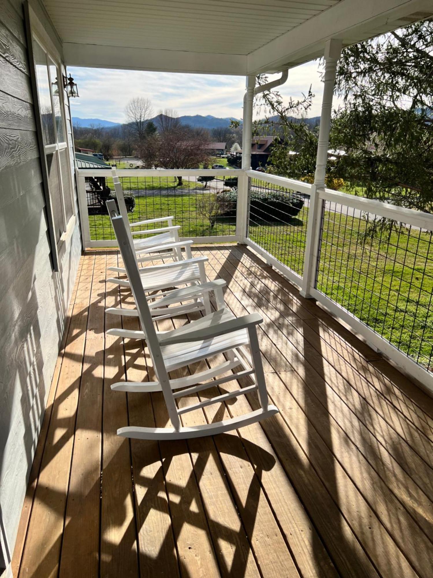 Bears Valley Inn - Great Location! - Peaceful, Children And Dog Friendly Retreat - Less Than 15 Min To All Attractions - Private Pool Club & Fishing Hole - Game Room With Tv Sevierville Buitenkant foto